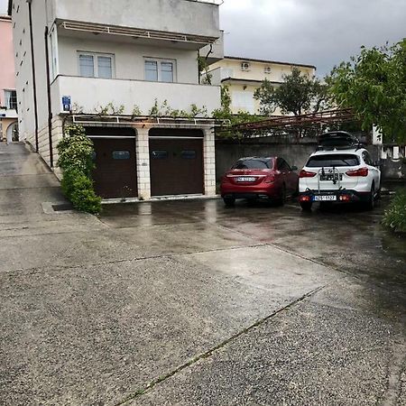 Apartments With Private Parking Башка-Вода Екстер'єр фото
